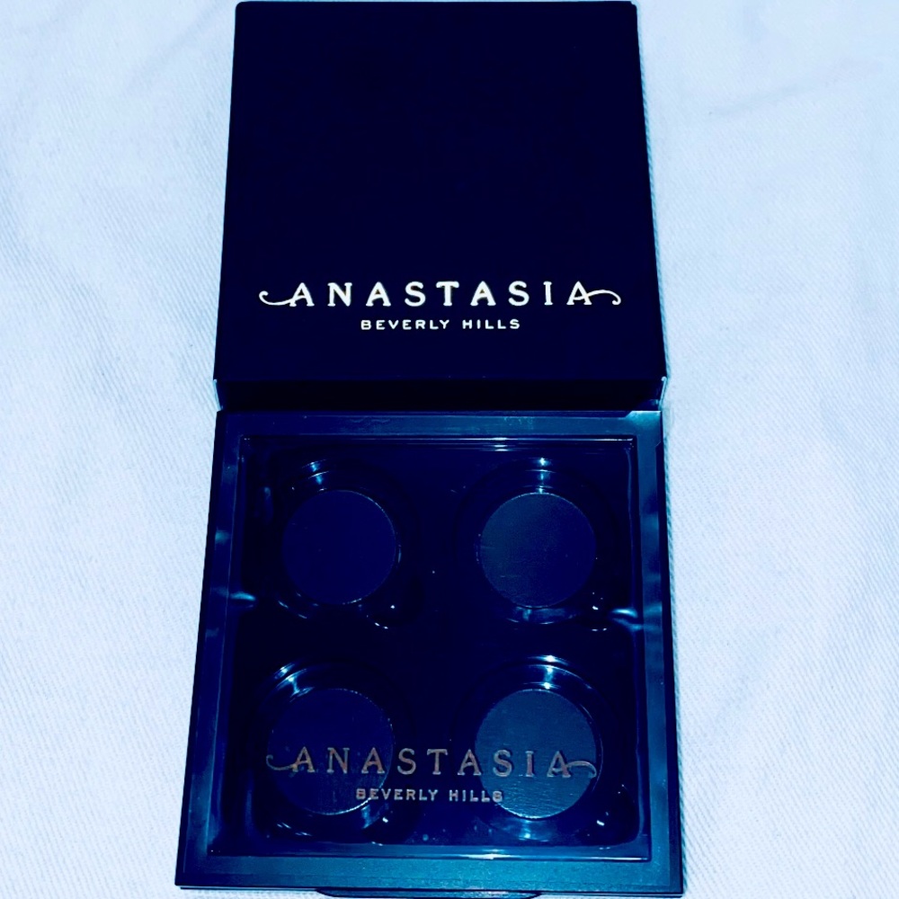 Anastasia Beverly Hill’s 4-Pan Magnetic Palette